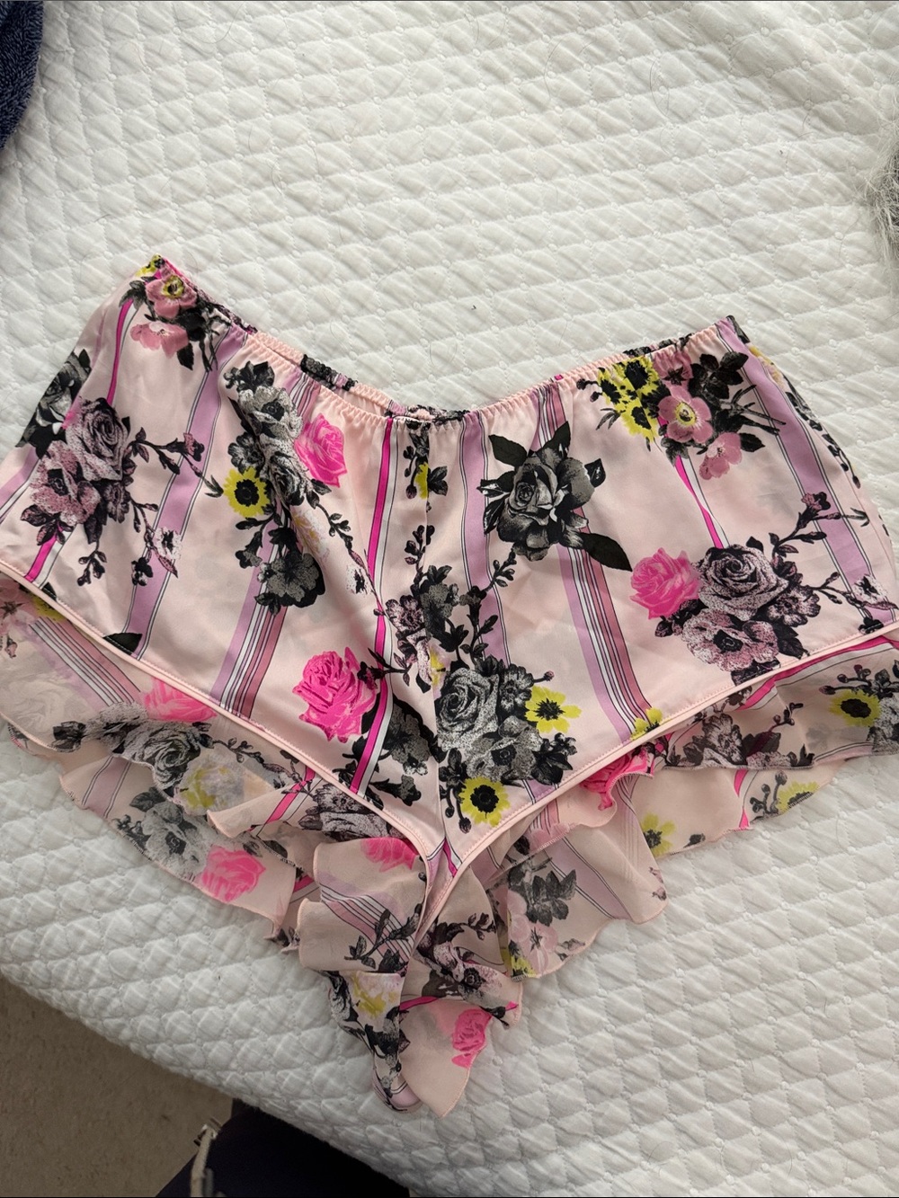 VS Floral Ruffle Satin Sleep Shorts - Pink